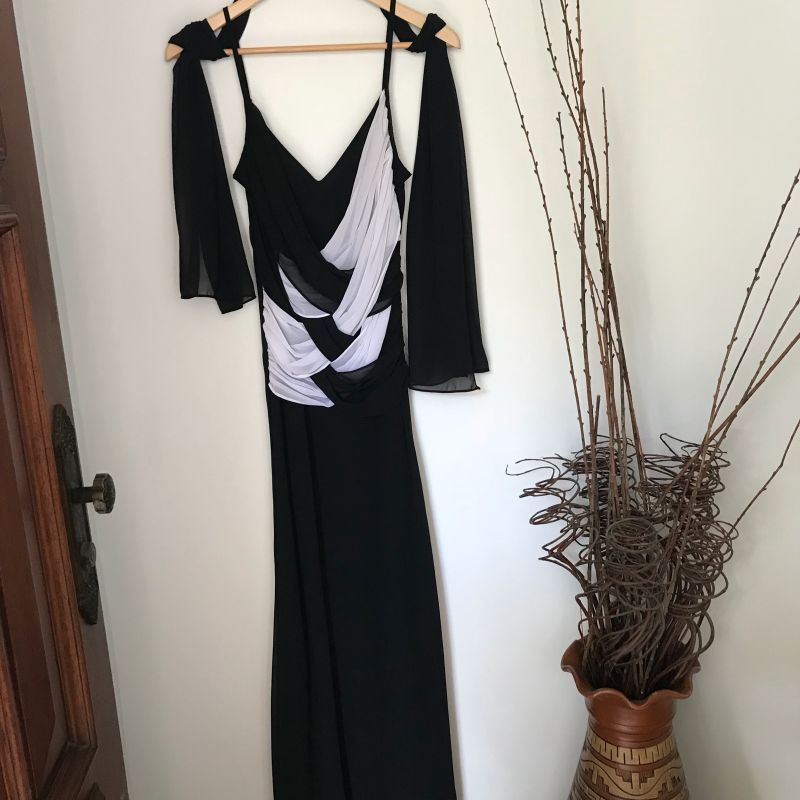 Vestido de festa preto e best sale branco longo