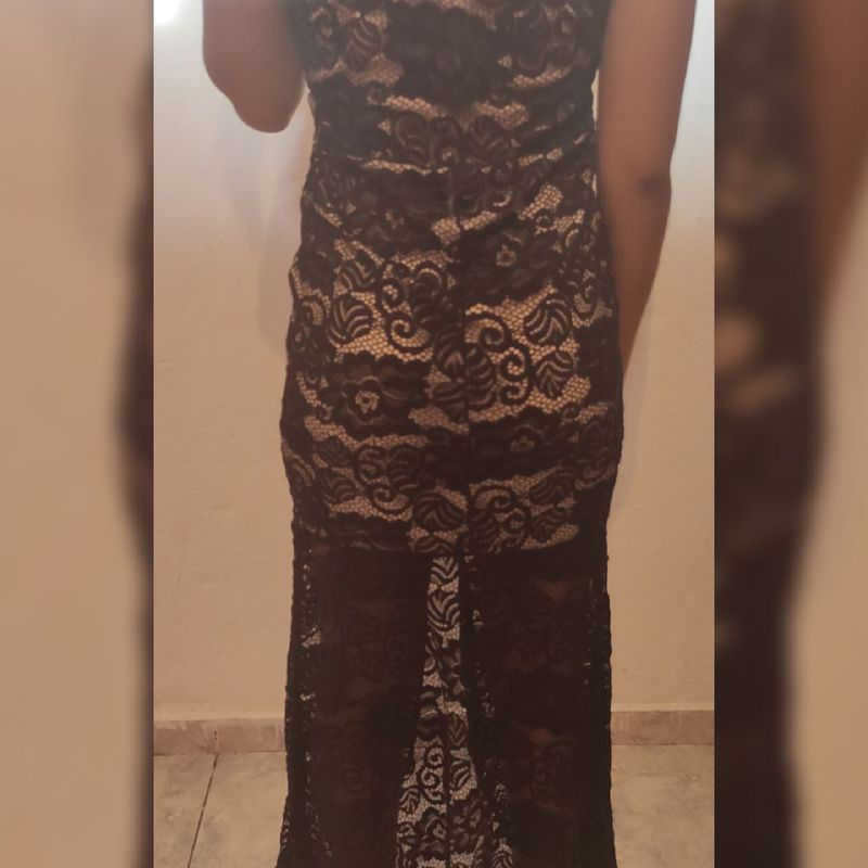 vestido longo transparente nas pernas