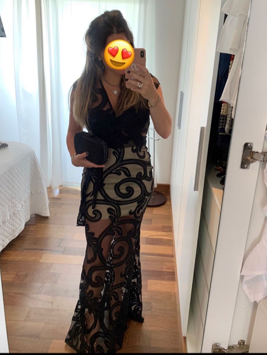 vestido de renda com forro bege