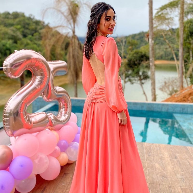 Vestido de Festa longo com manga longa e saia fluida