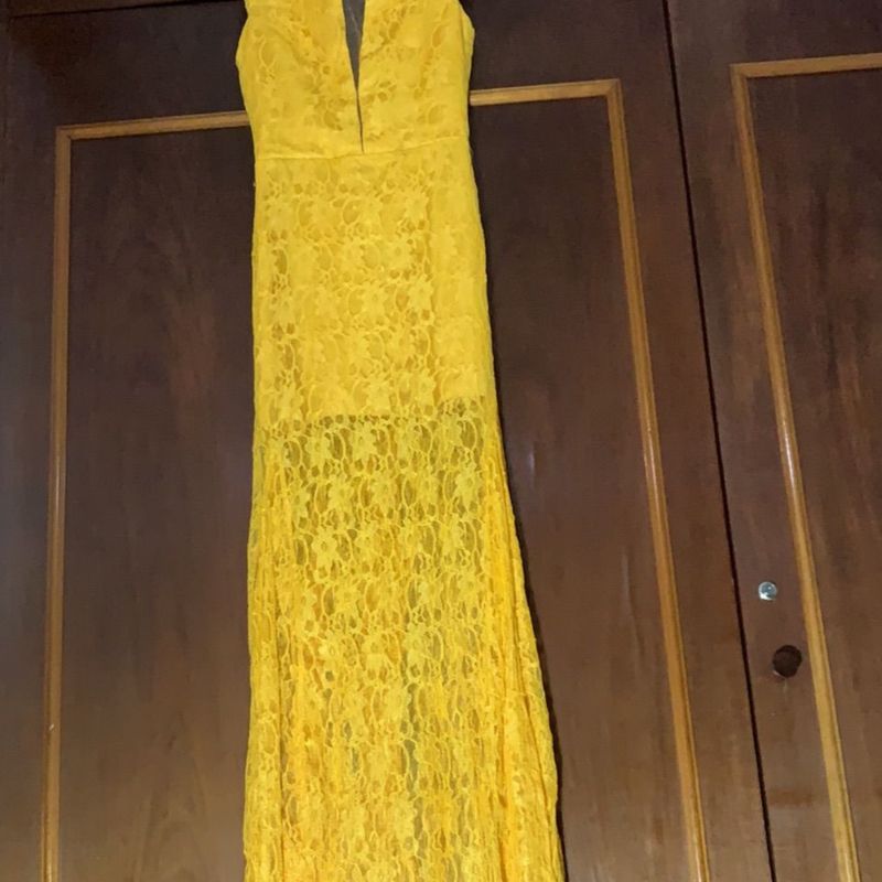 Vestido amarelo longo de sales renda