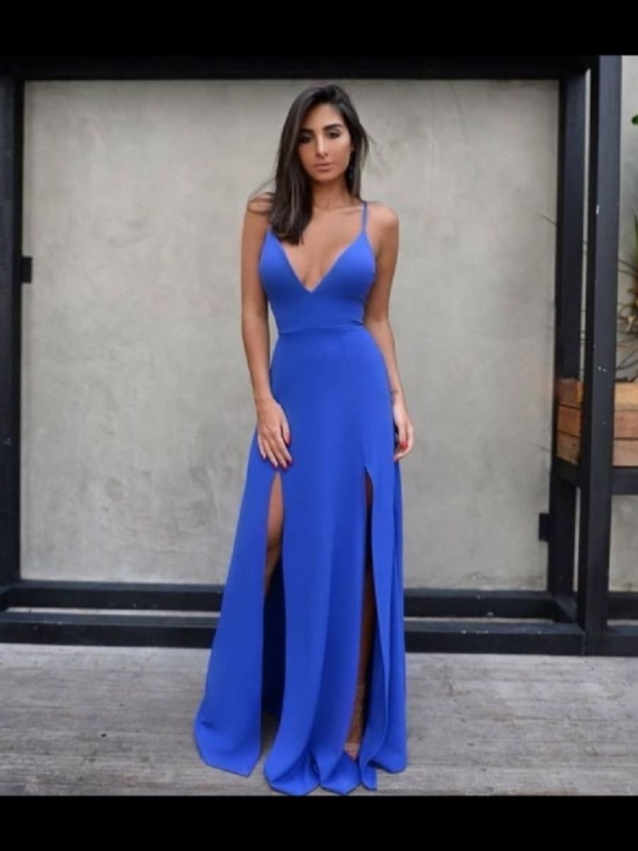vestido longo com duas fendas na frente