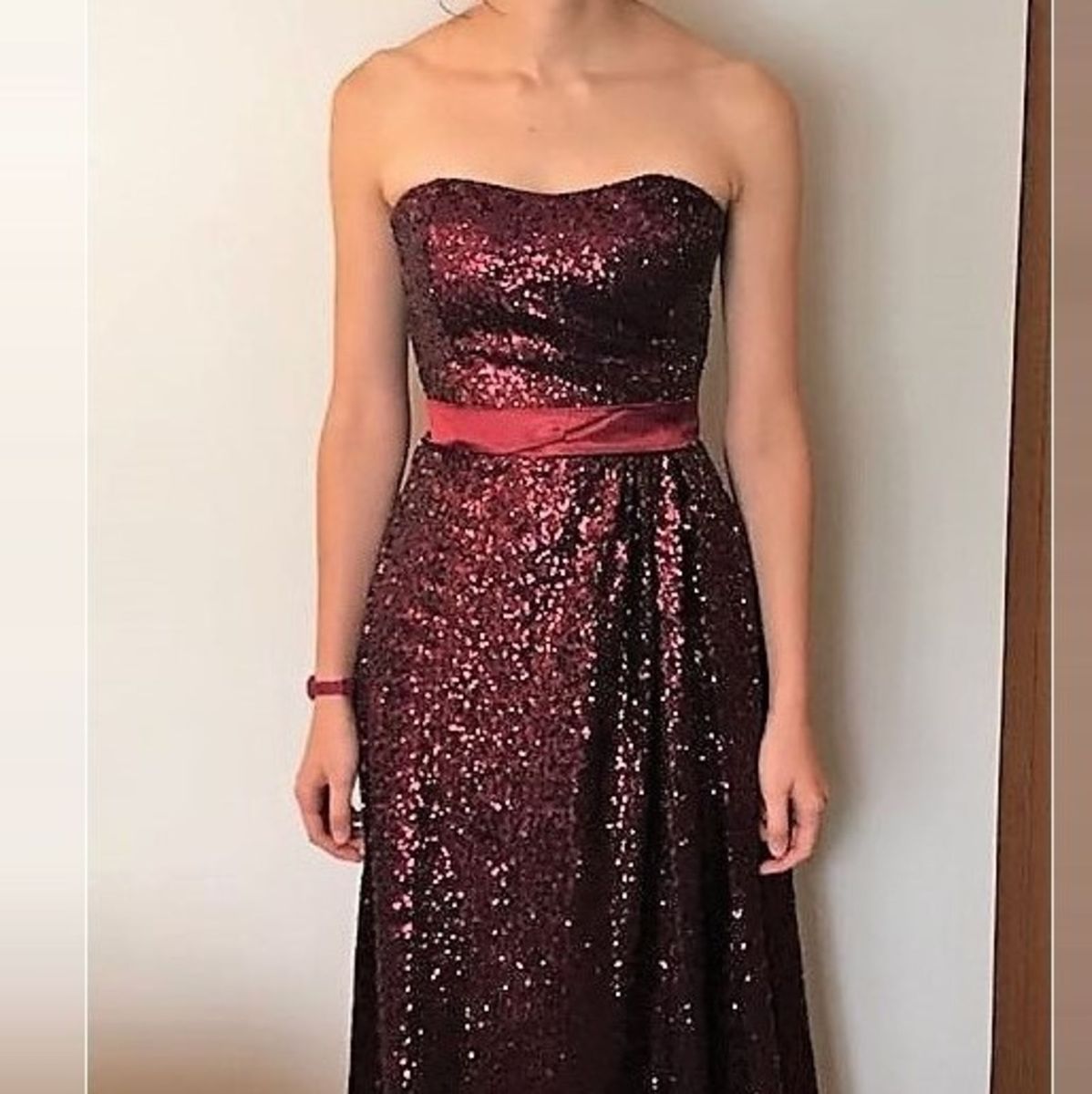 vestido paete marsala