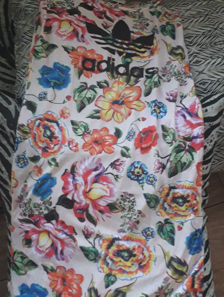 vestido floral adidas