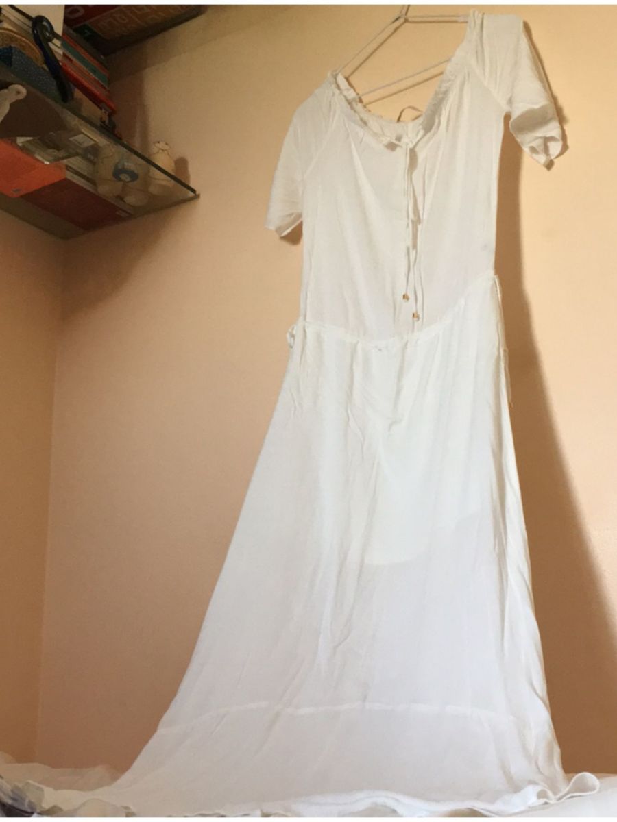 vestido branco fluido