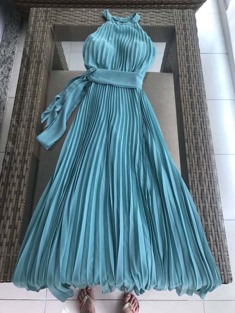 vestido azul plissado