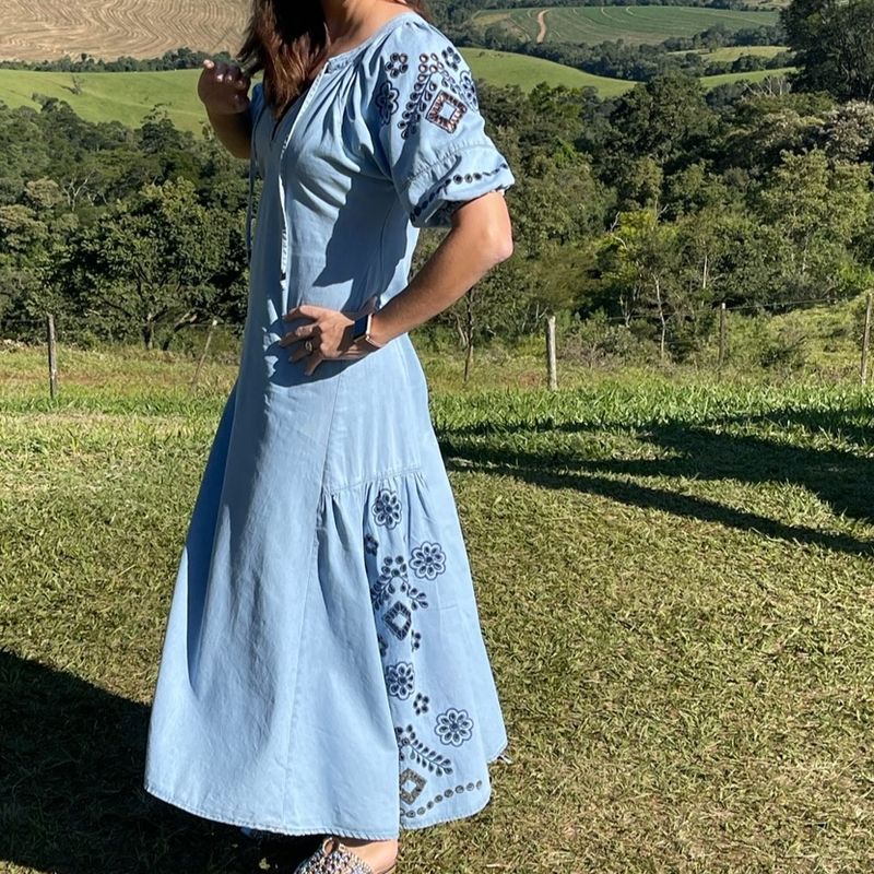 Vestido Longo Jeans com Detalhes em Richilieu, Tamanho P Maria