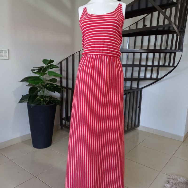 Vestido listrado vermelho e best sale branco longo