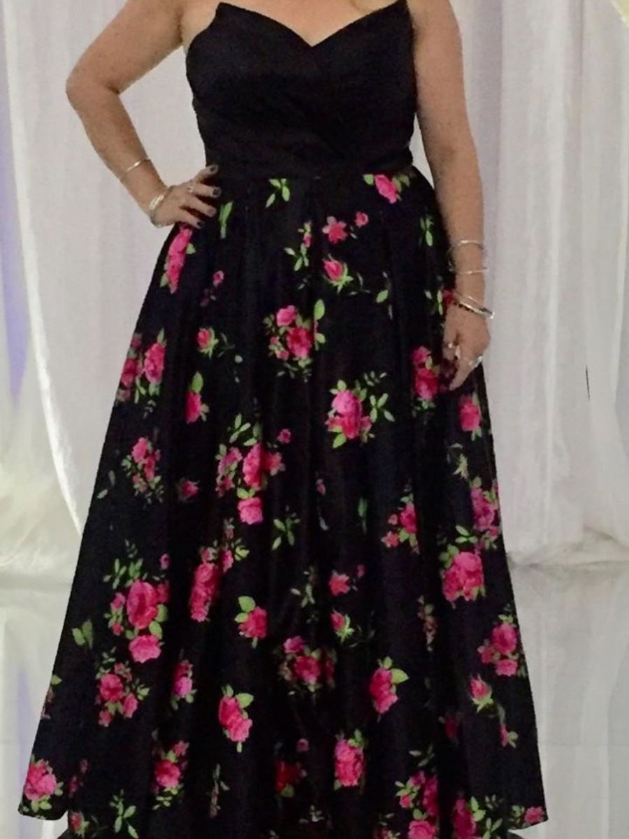 vestido preto florido