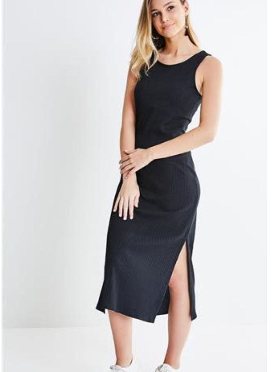 vestido longo com abertura nas pernas