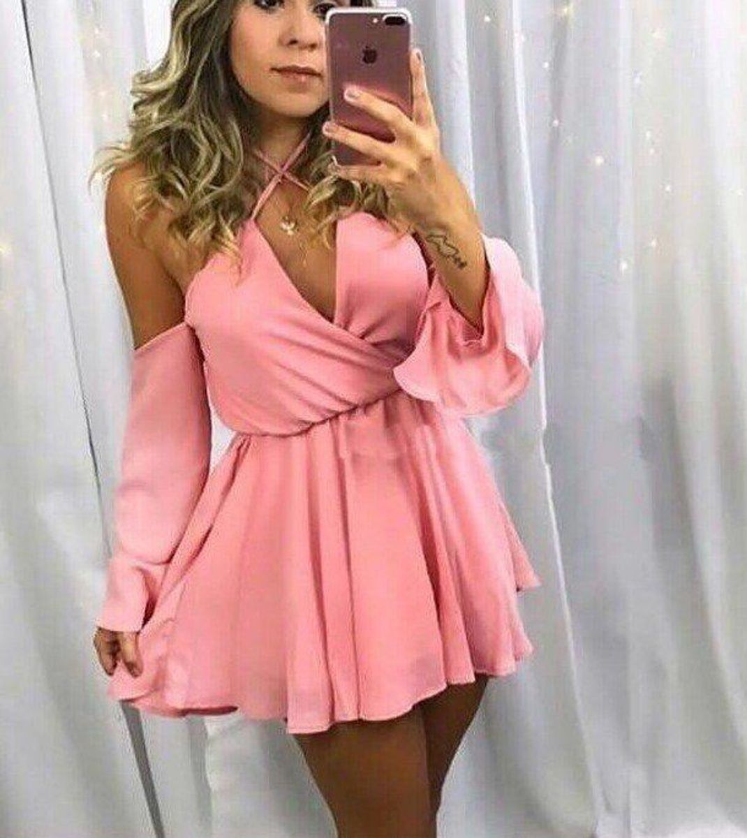 vestido com a manga flare