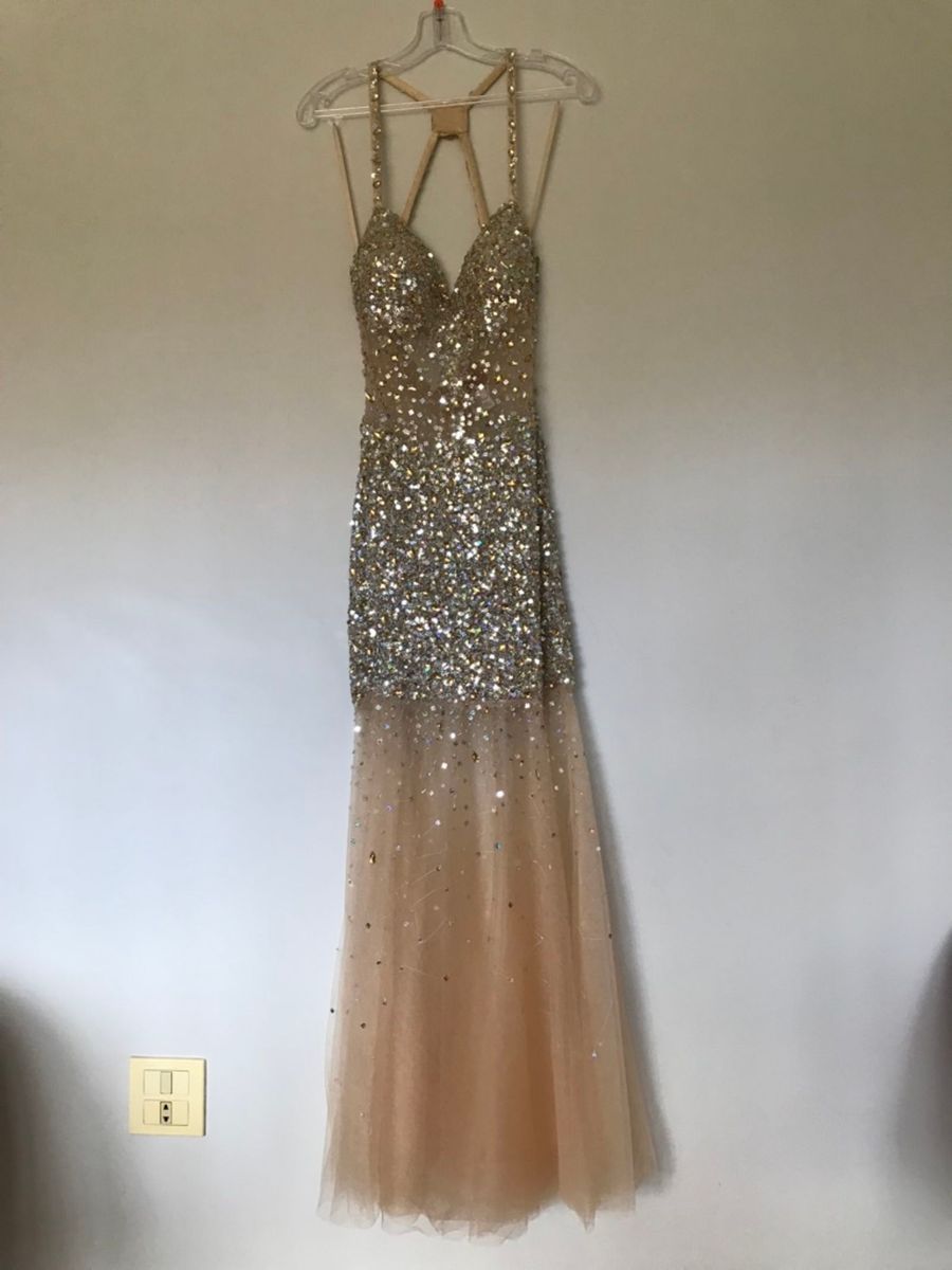 vestido nude com pedraria