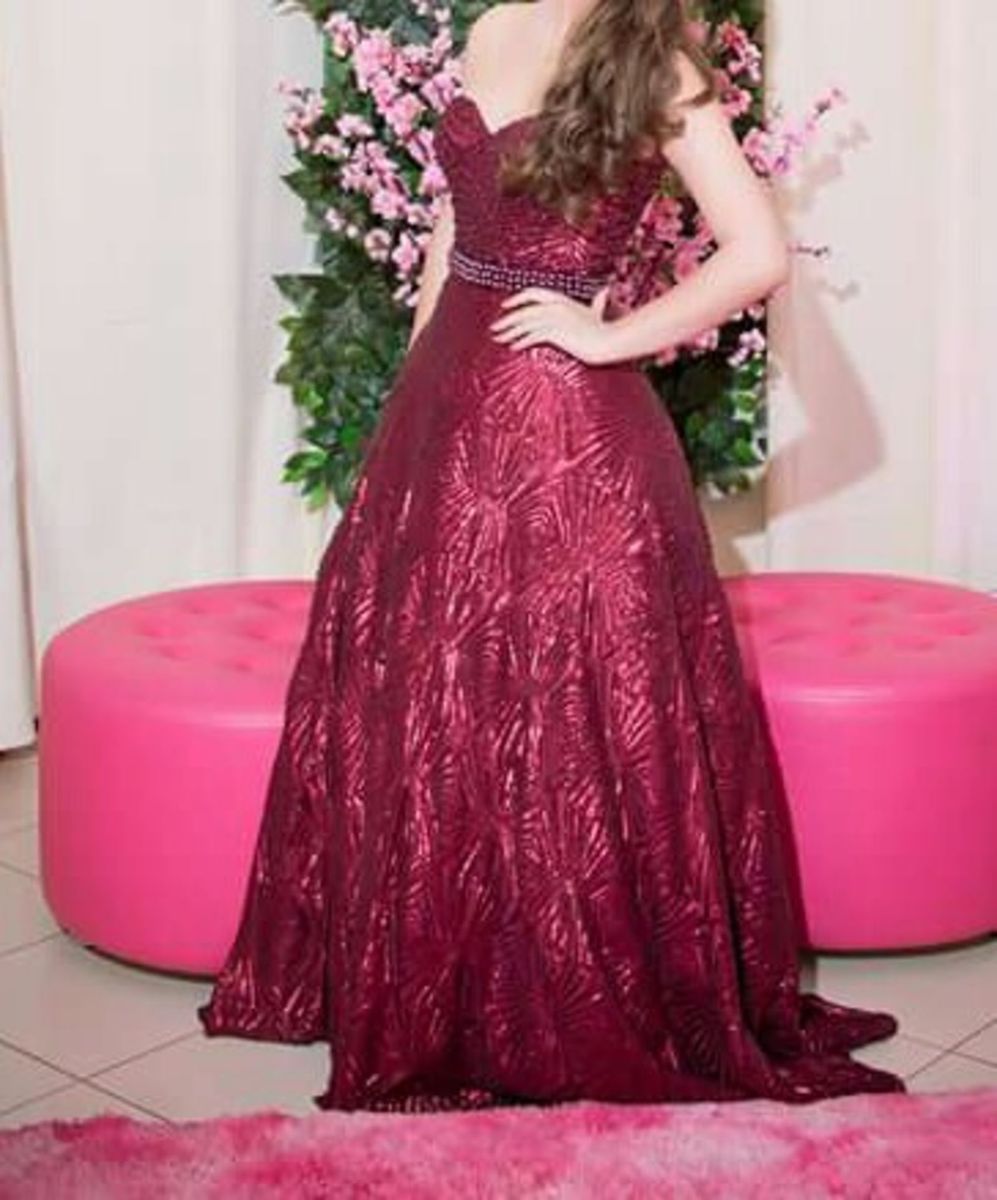 vestido debutante marsala