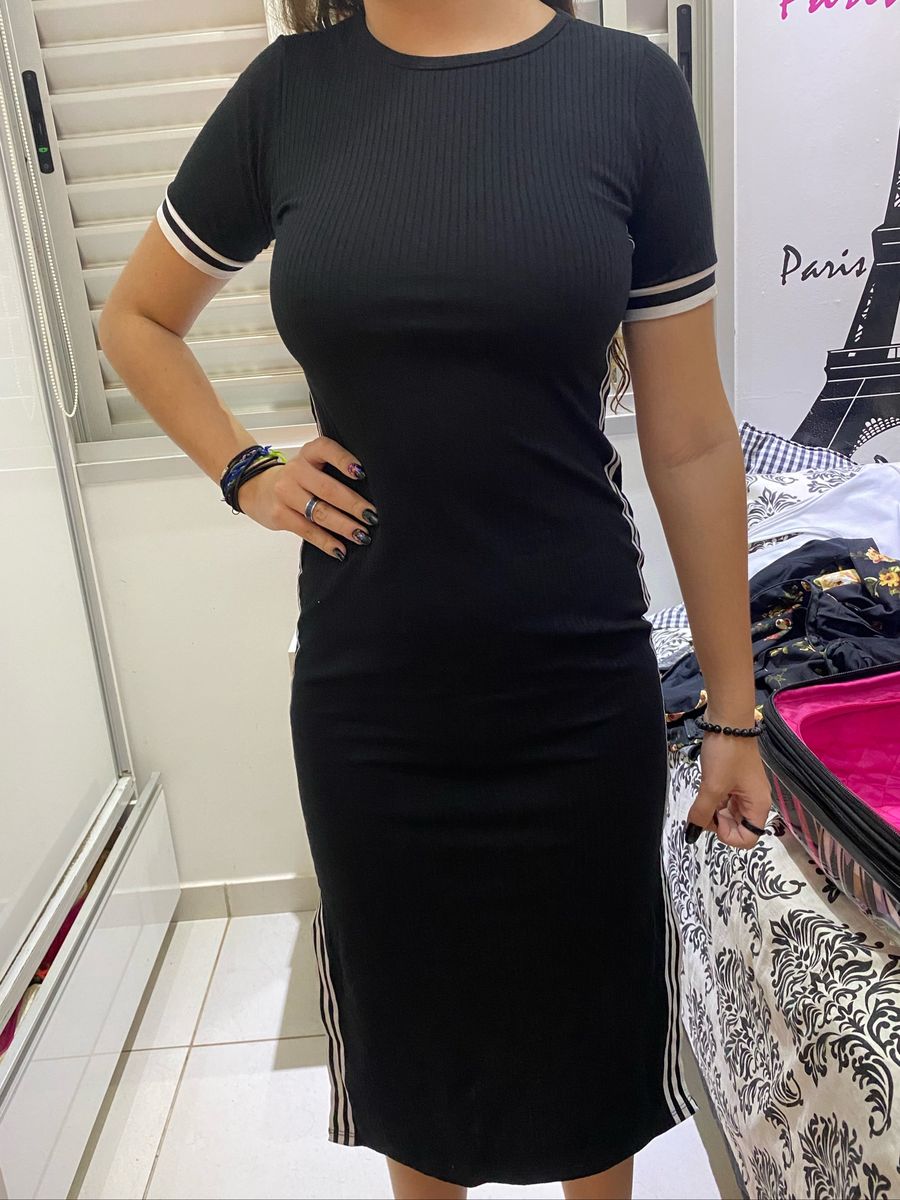 vestido midi com listra lateral