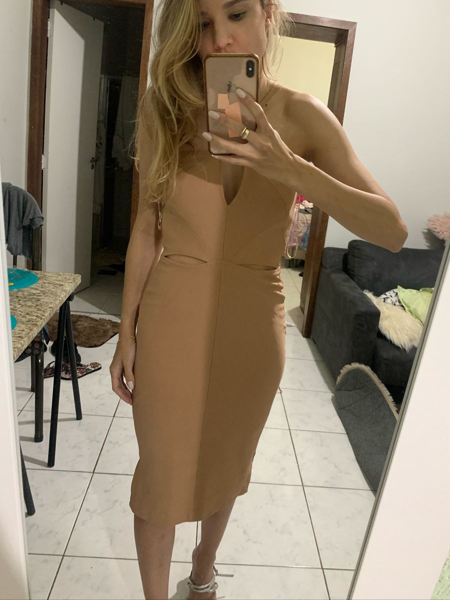 Vestido Midi Nude Caos Com Decote Lindo Vestido Feminino Caos Usado Enjoei