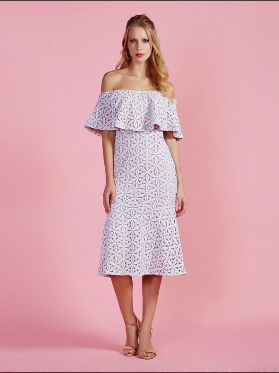 vestido midi ombro a ombro