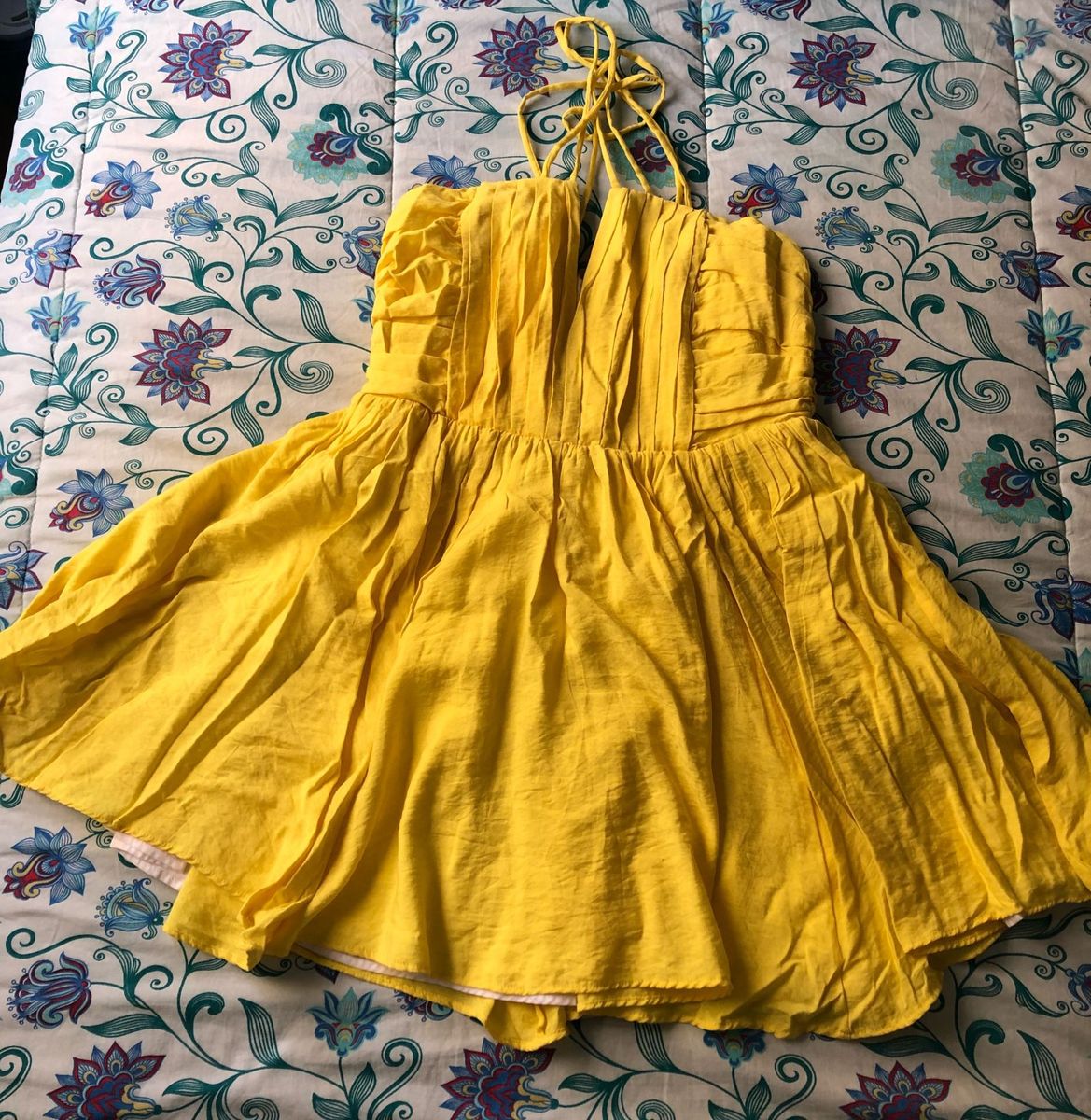 vestido rodado amarelo