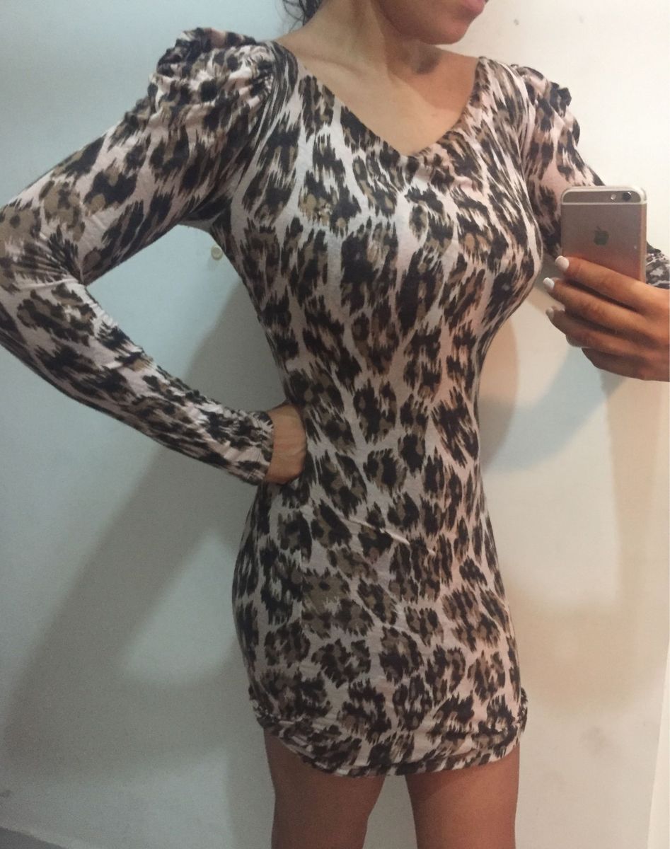 vestido oncinha manga longa