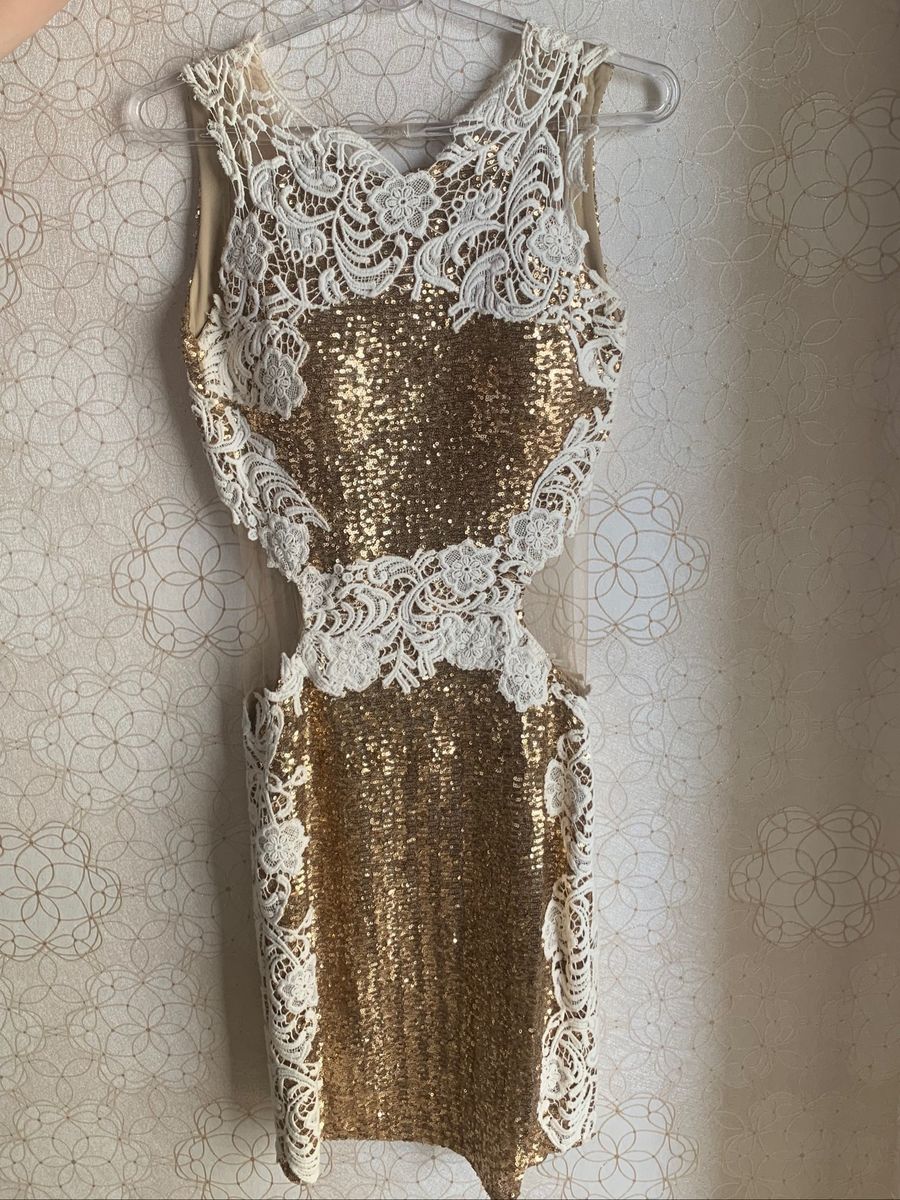 vestido paete dourado curto