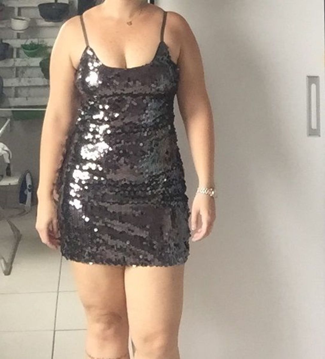 Vestido paete hot sale com tenis