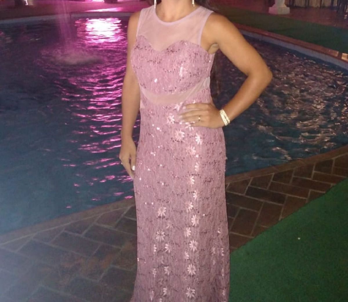vestido rosa bordo
