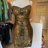 vestido peetê dourado - tubinho 