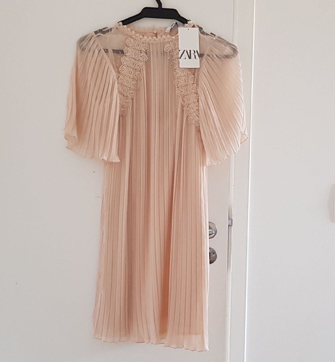 vestido zara plissado