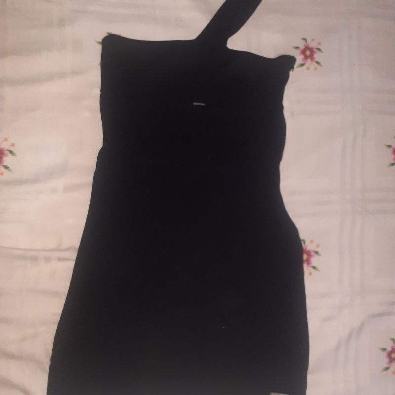 Vestido sales preto acostamento