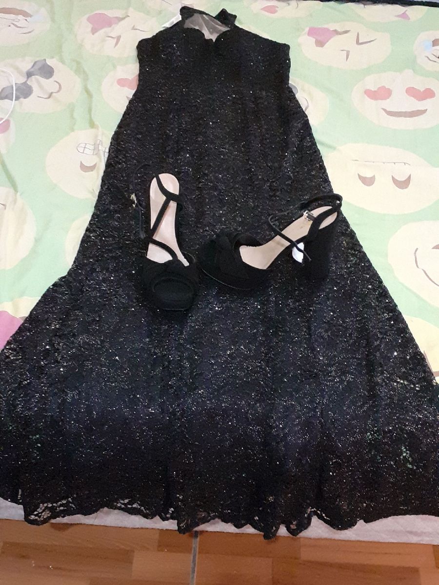 vestido longo preto brilhante