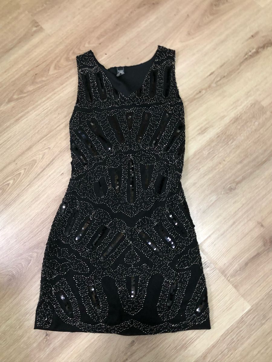 vestido preto brilhante