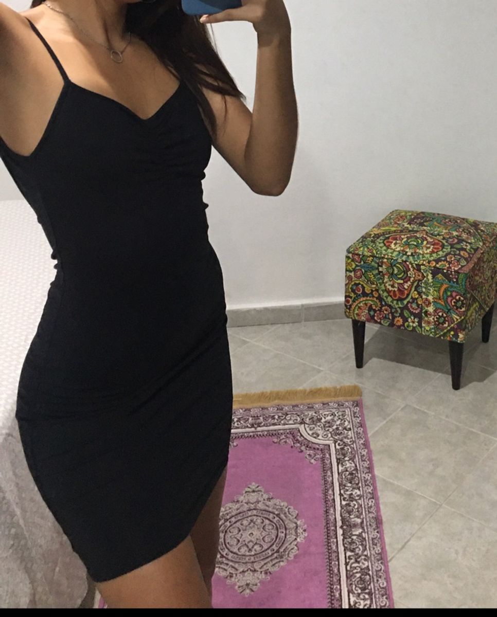 Vestido preto best sale coladinho de alcinha