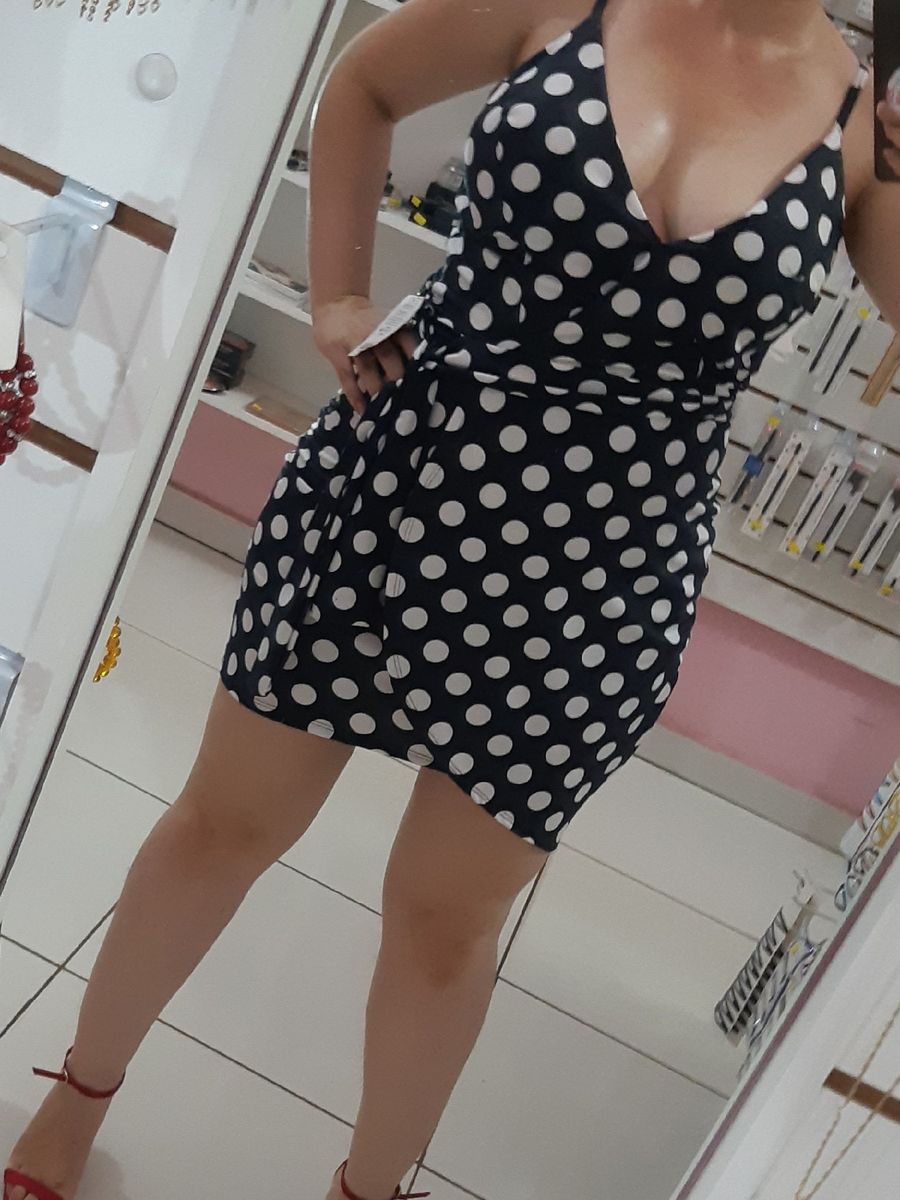 vestido branco de bola preta