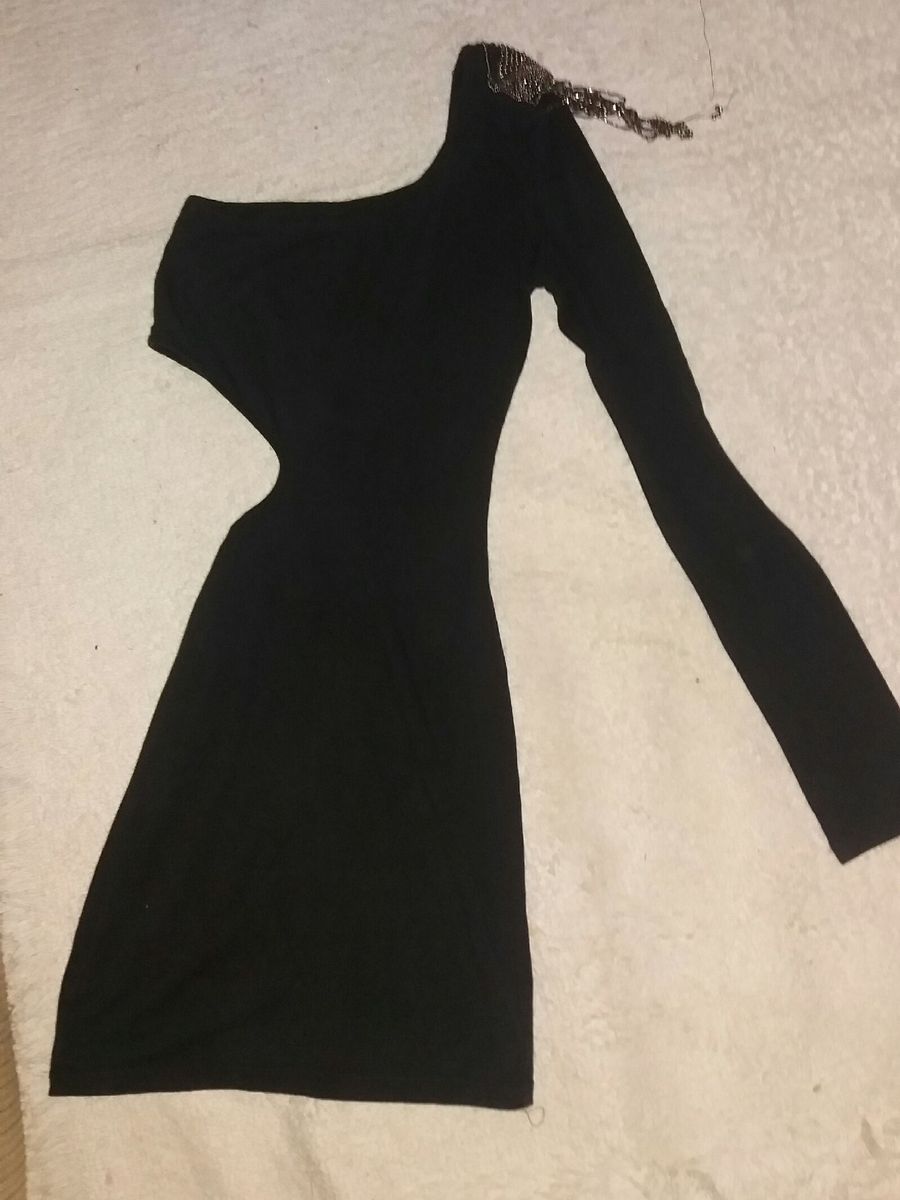 vestido curto colado preto