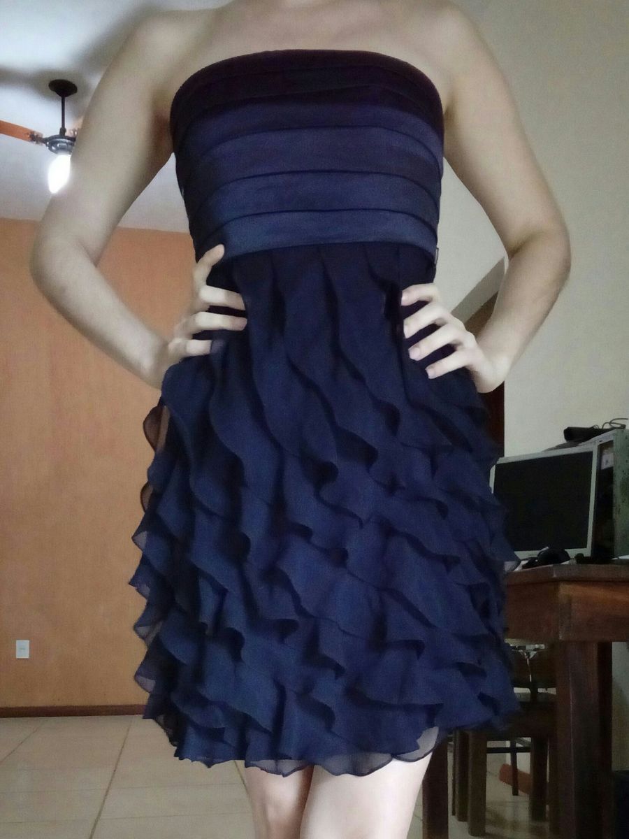 vestido preto babado