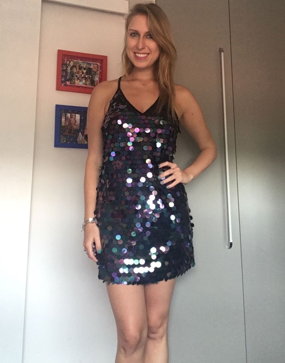 vestido preto com paete