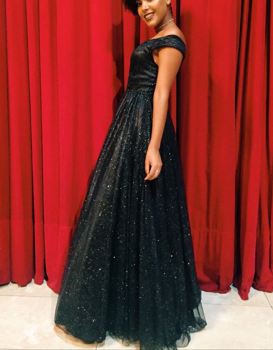 vestido preto de gala