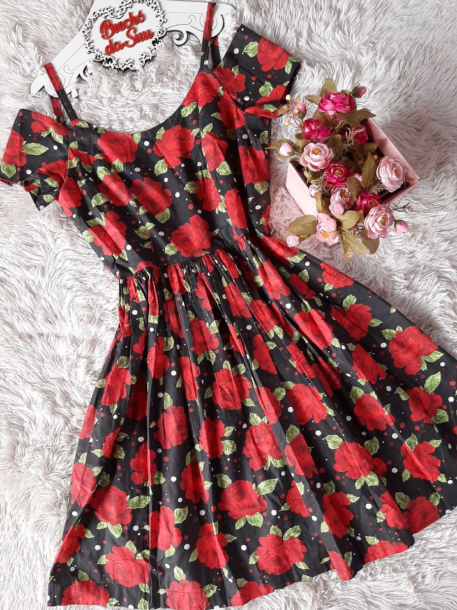 Vestido com hot sale flores vermelhas