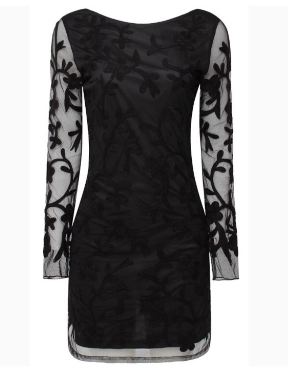 vestido preto com manga de renda