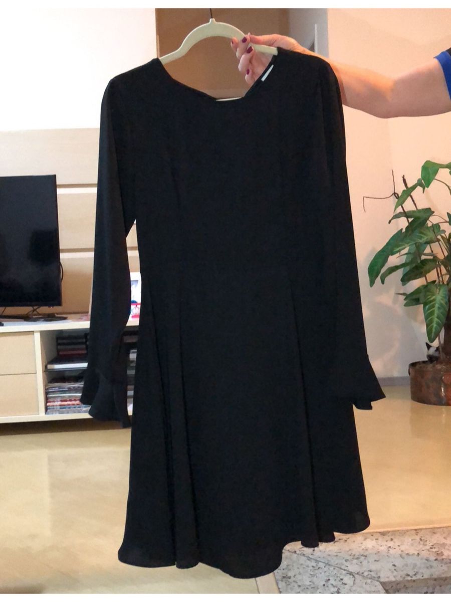vestido preto manga longa