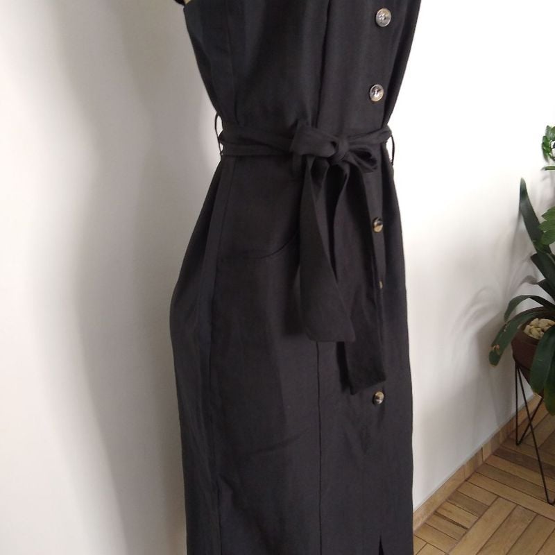 Vestido Preto Midi com Botões Na Frente, Alças Grossa e Facha Pra