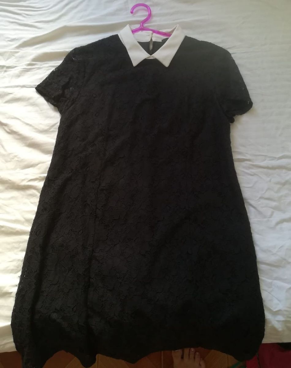 vestido preto gola branca