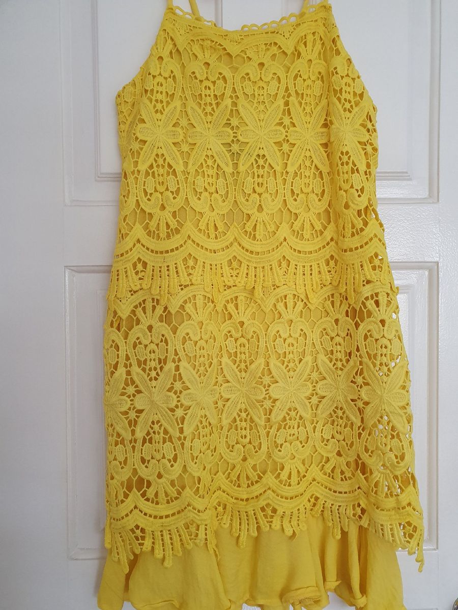 vestido de renda amarelo curto