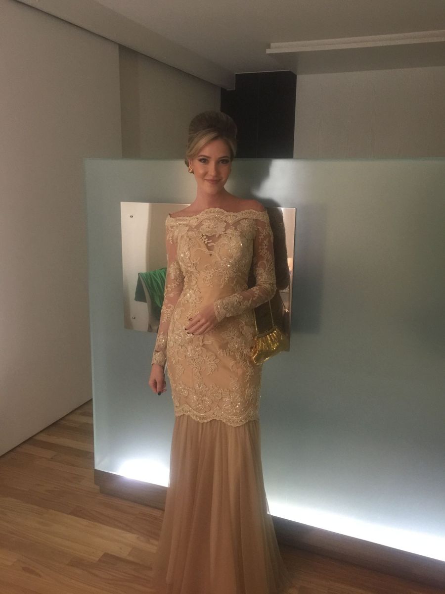 vestido de renda bordado longo