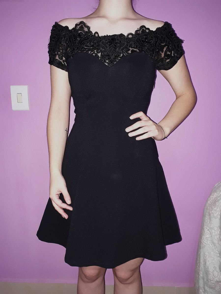 vestido acinturado e rodado