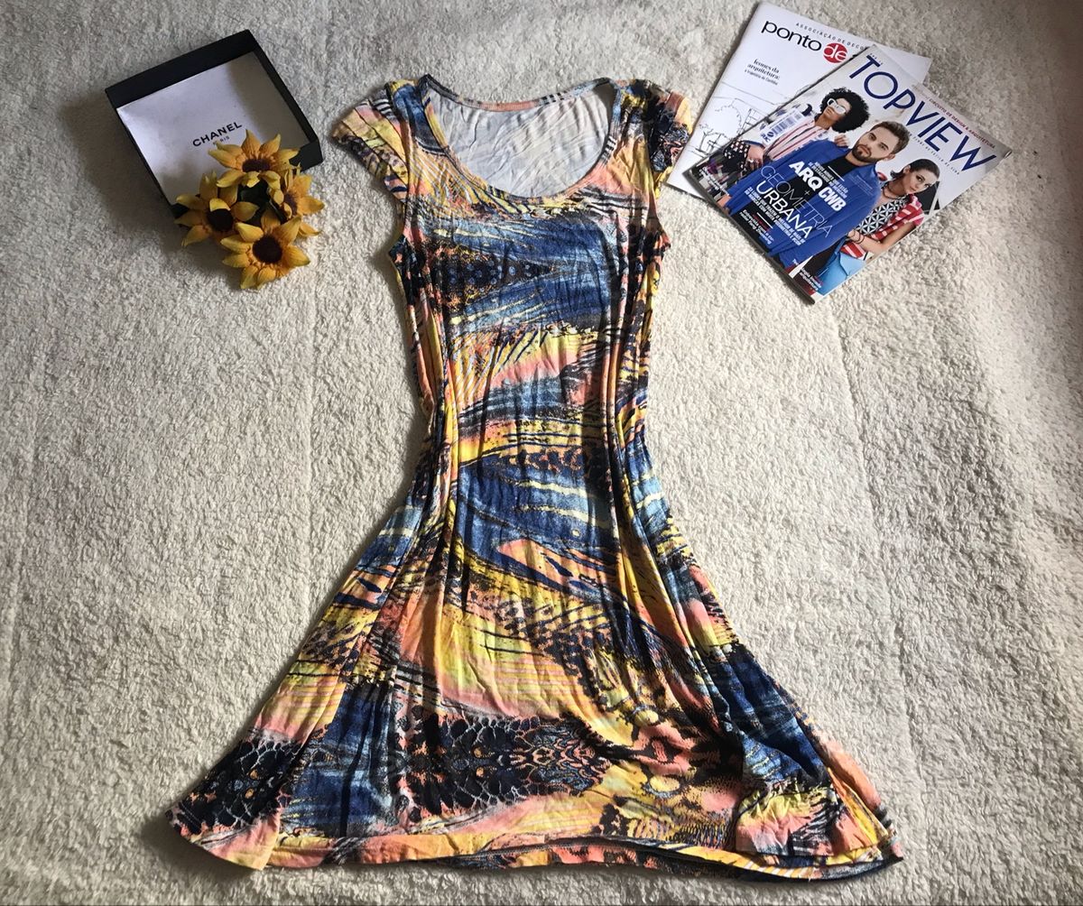 vestido acinturado evase