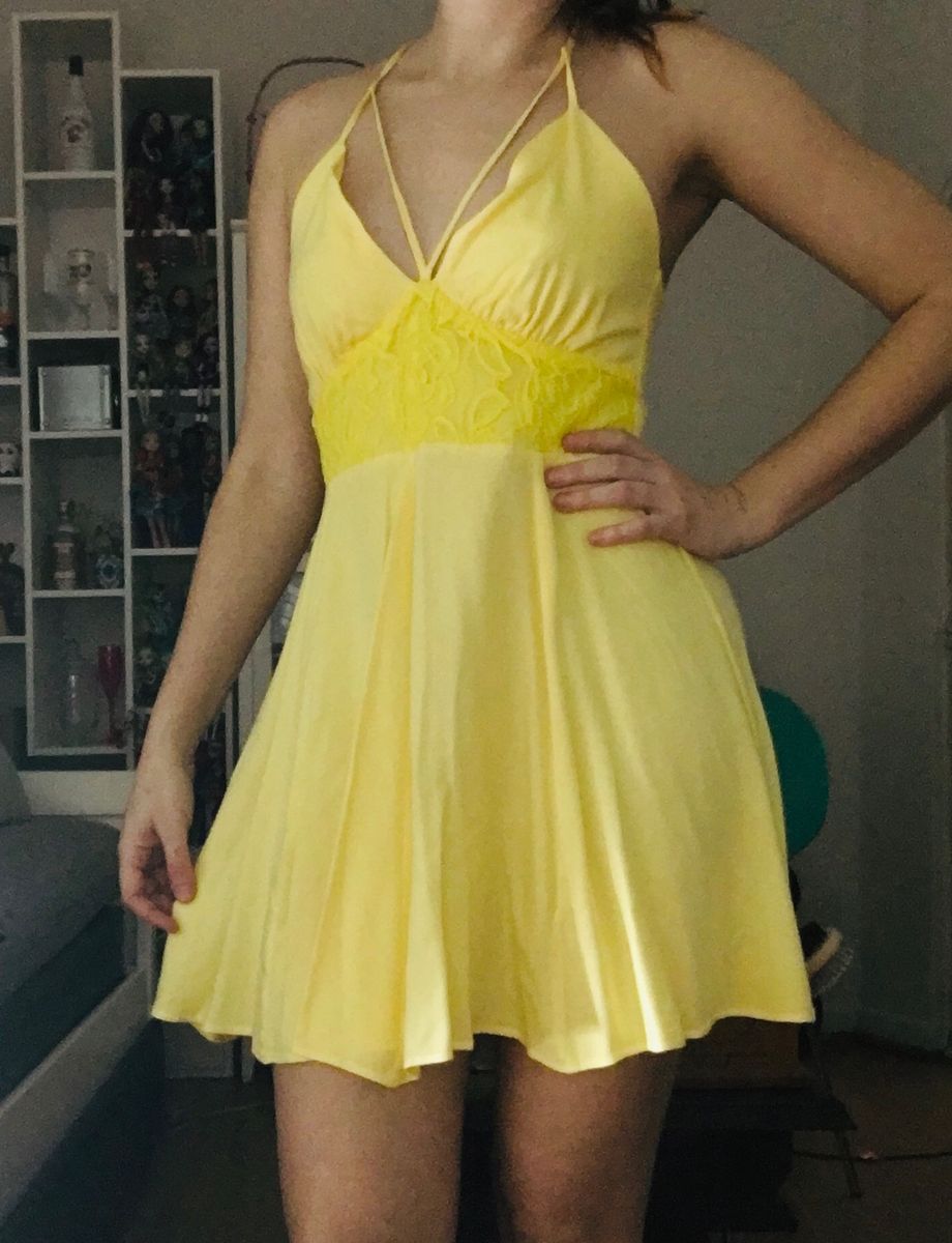 vestido rodado amarelo