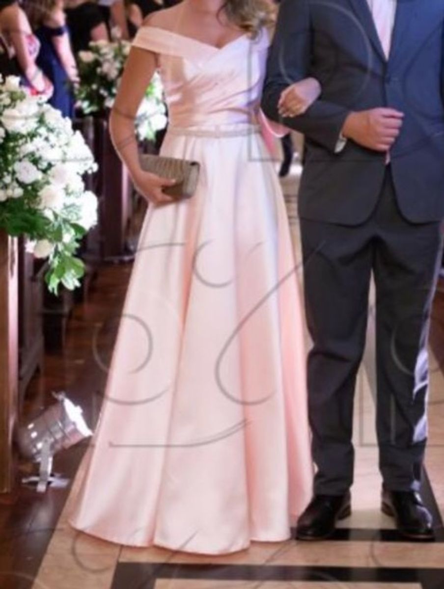 vestido rosa de cetim
