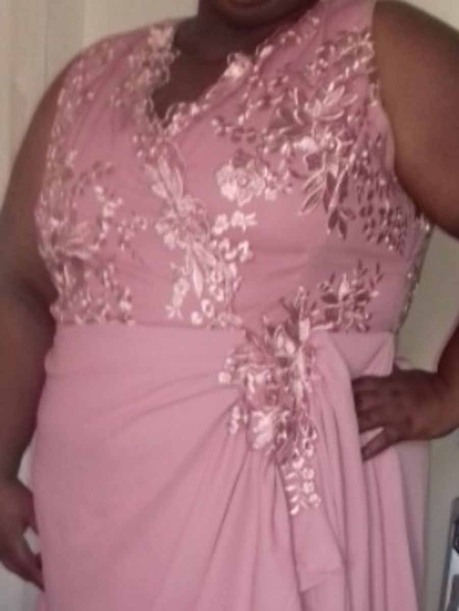 vestido rosa cha plus size