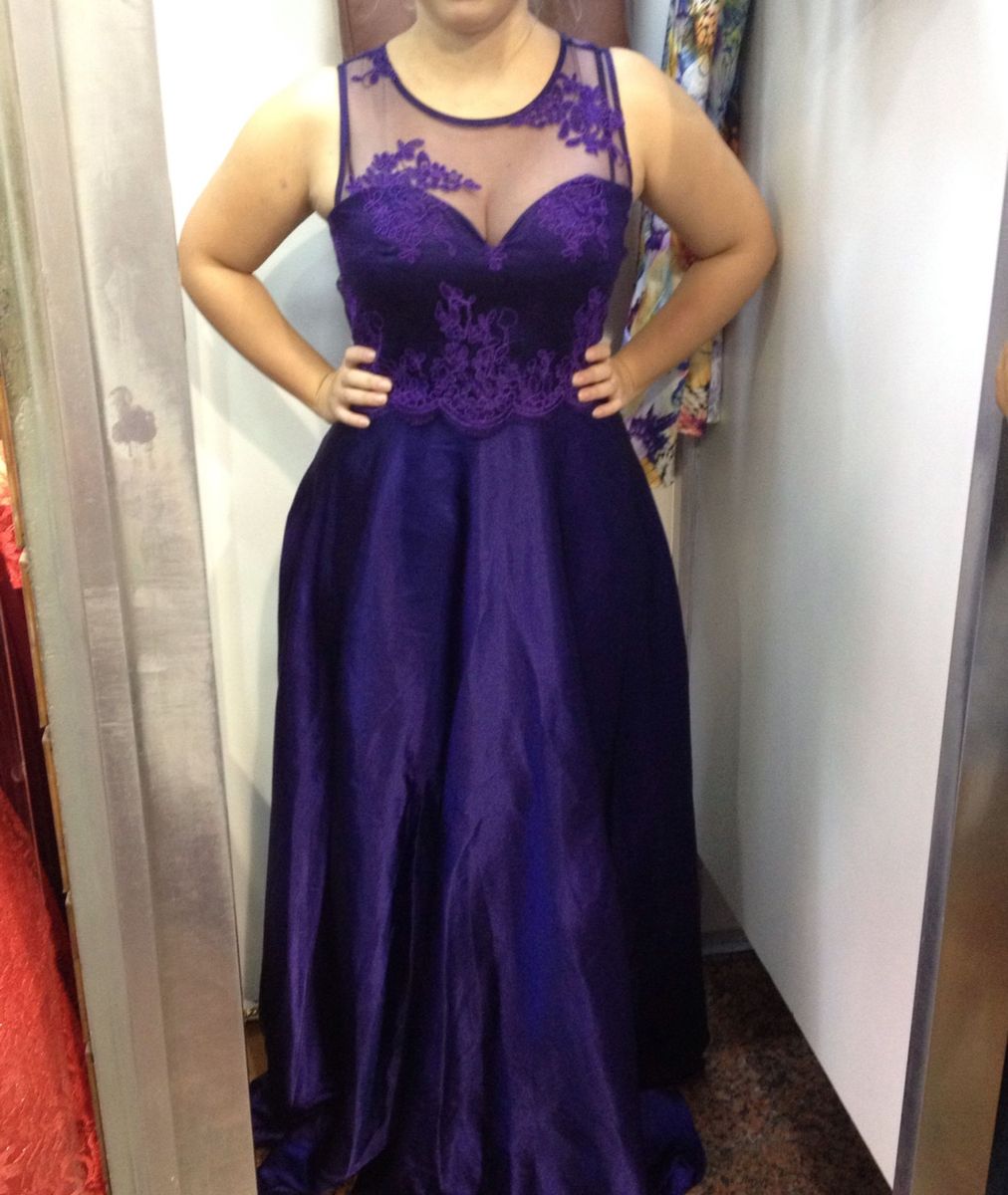vestido de renda roxo