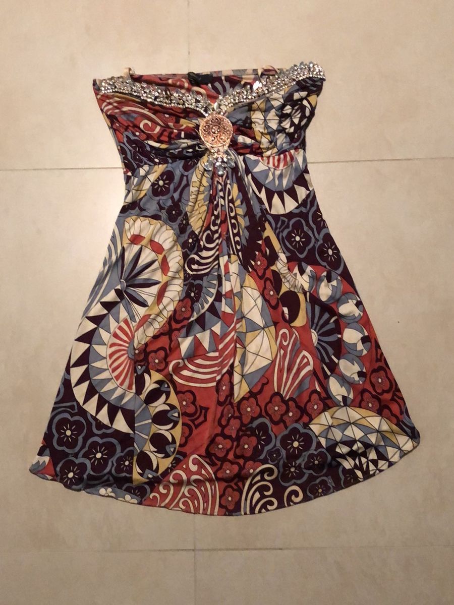 vestido rodado acinturado estampado